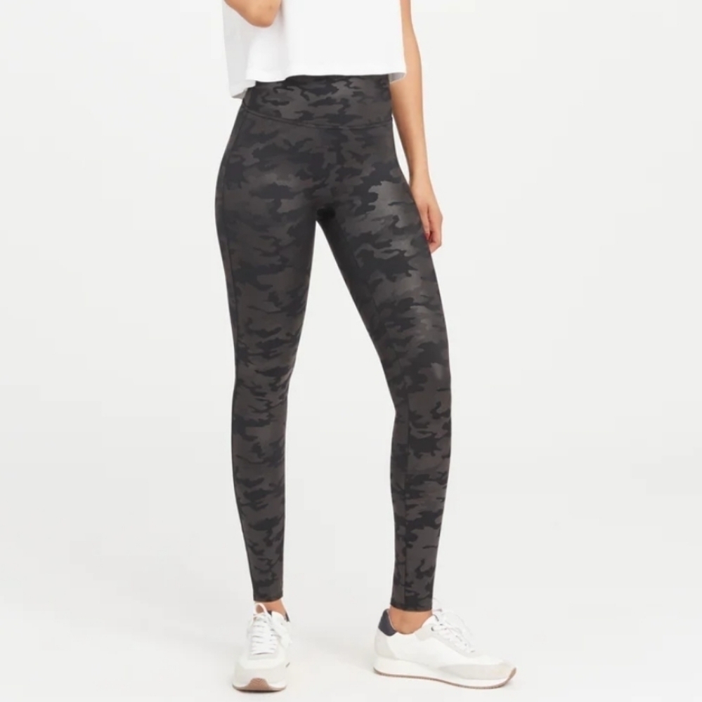 SPANX Faux Leather Camo Leggings Extra Large